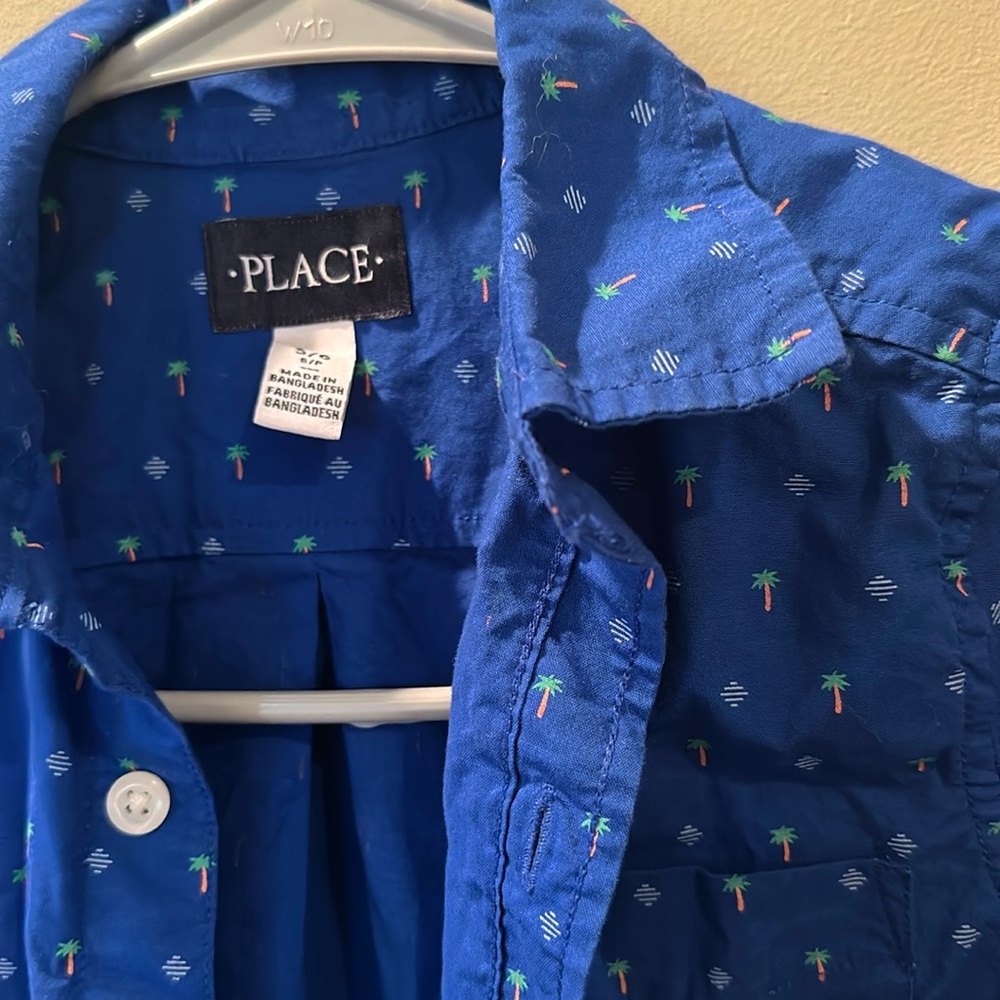 Children’s Place Boys 5/6 Blue Button up with Palm Trees